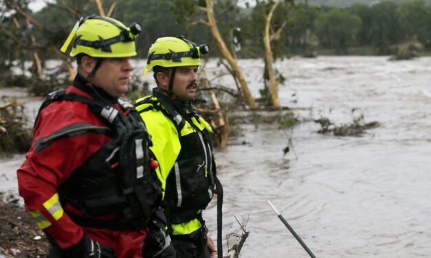 Al menos 37 muertos en inundaciones en Texas, continúa la búsqueda de desaparecidos