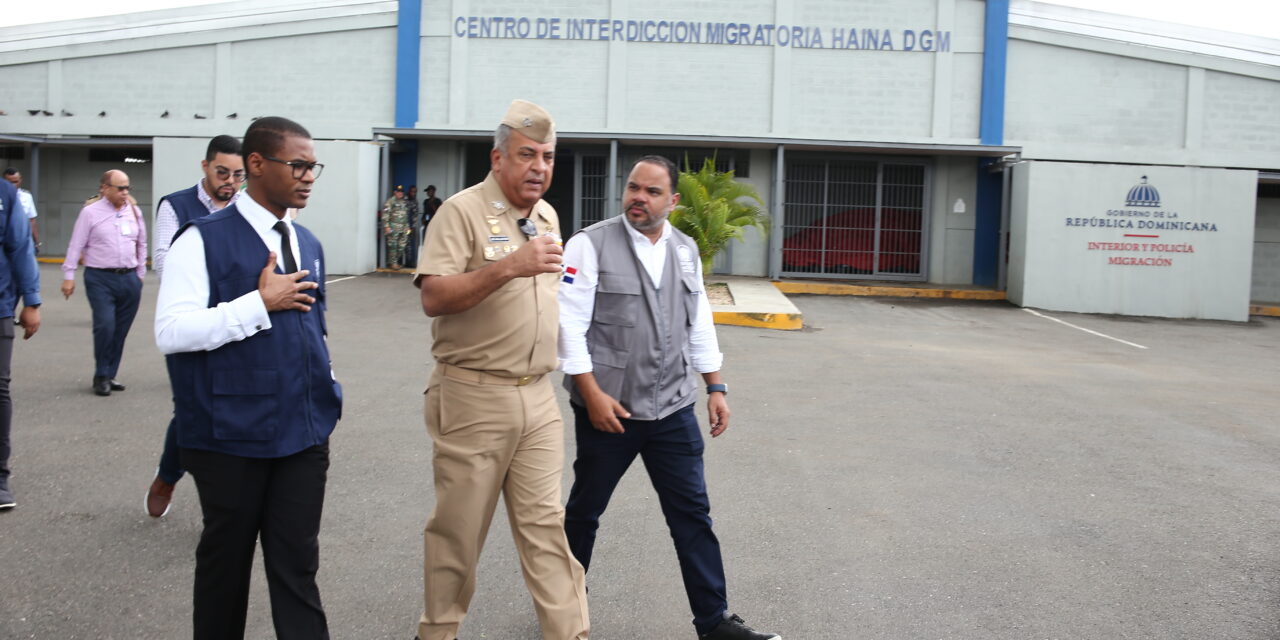 Defensor del Pueblo inspecciona centro de detención migratoria de Haina