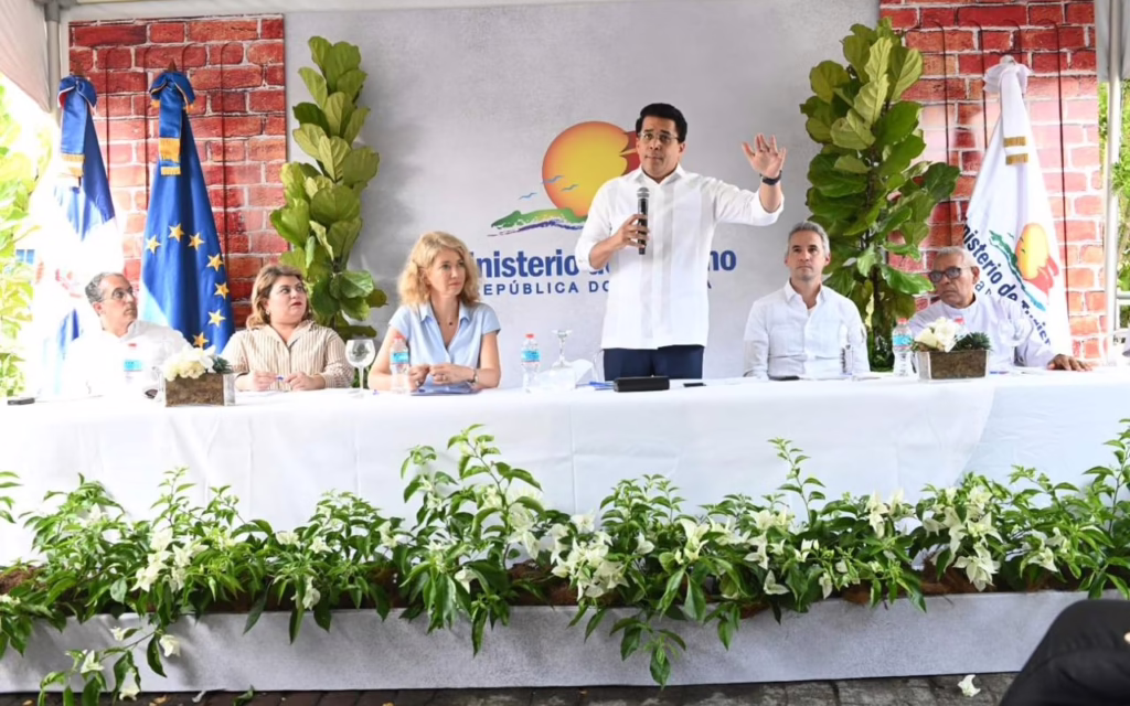 Ministro de Turismo deja iniciadas las obras del programa de Mejoramiento de Viviendas en Ciudad Colonial