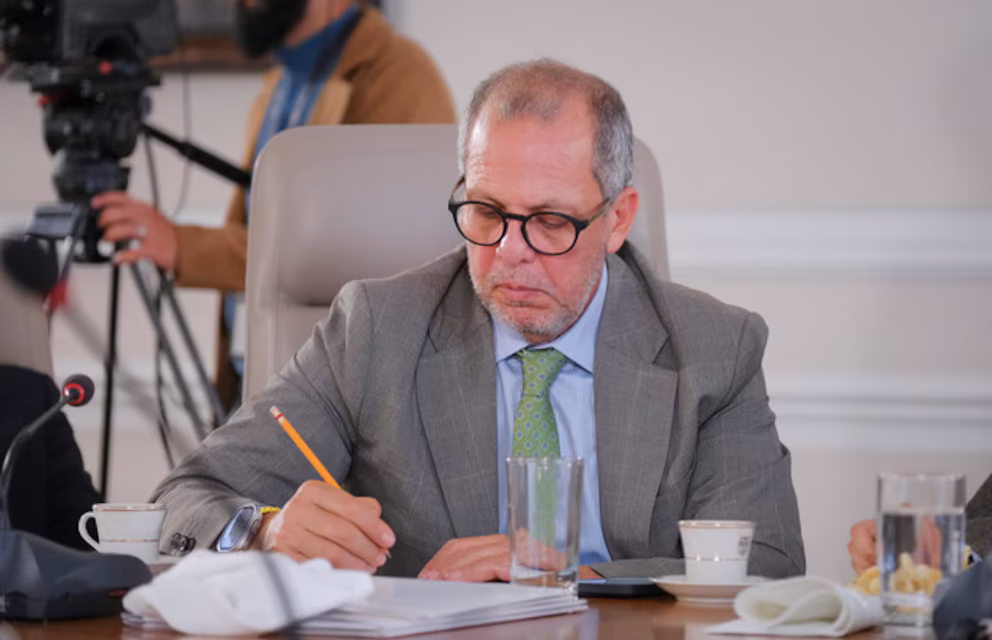 Colombia dice que EE.UU. retira visas a funcionarios ex M-19