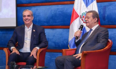 Presidente Abinader y expresidente Fernández se reúnen para reforzar posición unificada ante la crisis haitiana