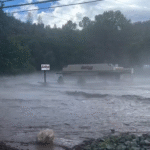Inundaciones catastróficas en Nuevo México: el río Ruidoso, crece más de 6 metros y las casas son arrastradas