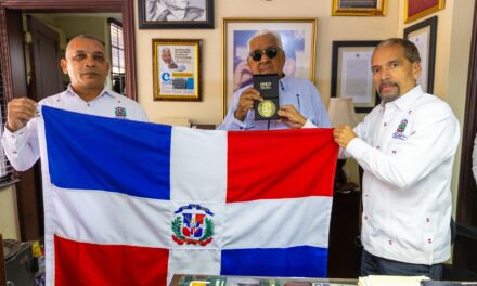 En 60 aniversario de la Revolución Constitucionalista Efemérides Patrias entrega medalla a Euclides Gutiérrez Félix