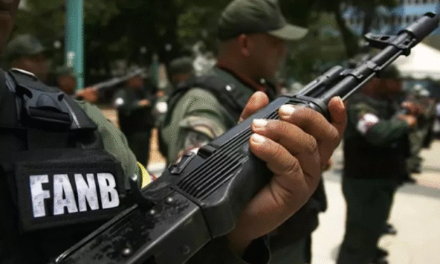 Venezuela enviará 15,000 efectivos a frontera con Colombia