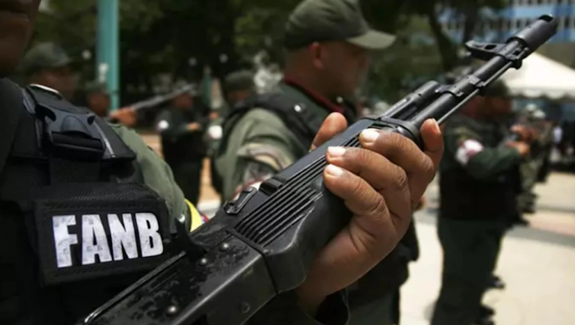 Venezuela enviará 15,000 efectivos a frontera con Colombia