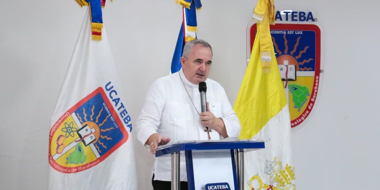 El Nuncio Apostólico del Papa León XIV dicta en UCATEBA conferencia sobre la paz según el magisterio pontificio