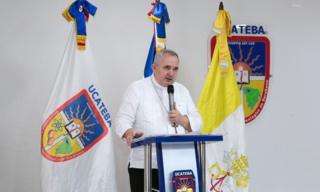 El Nuncio Apostólico del Papa León XIV dicta en UCATEBA conferencia sobre la paz según el magisterio pontificio