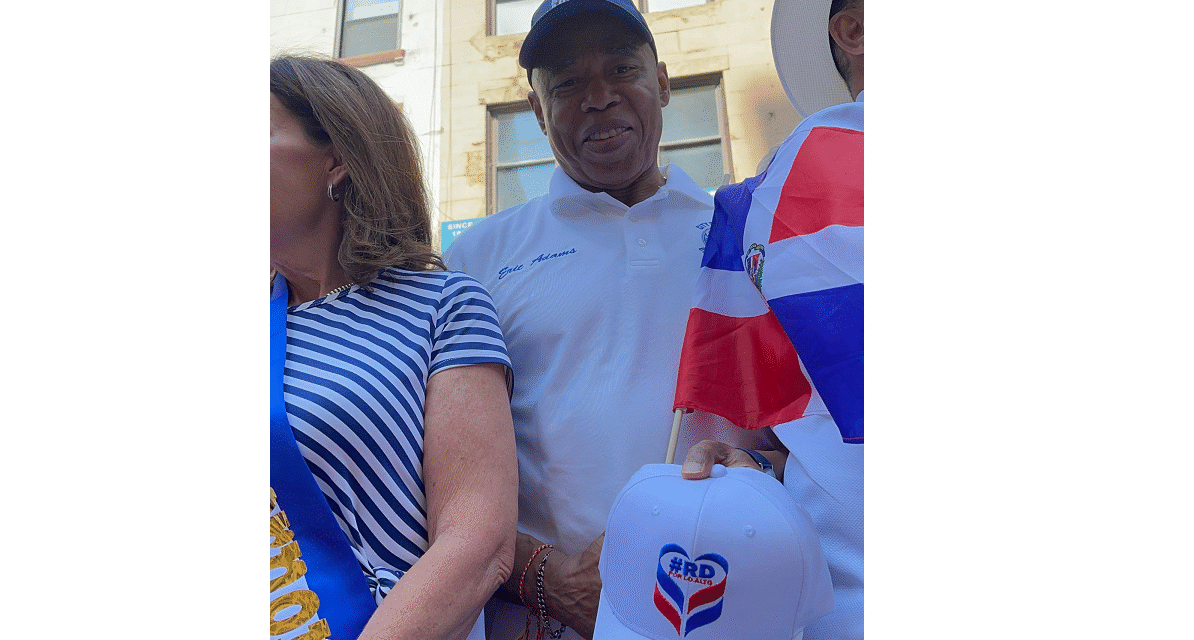 Eric Adams reafirma su amor por la República Dominicana en la Gran Parada Dominicana de NY
