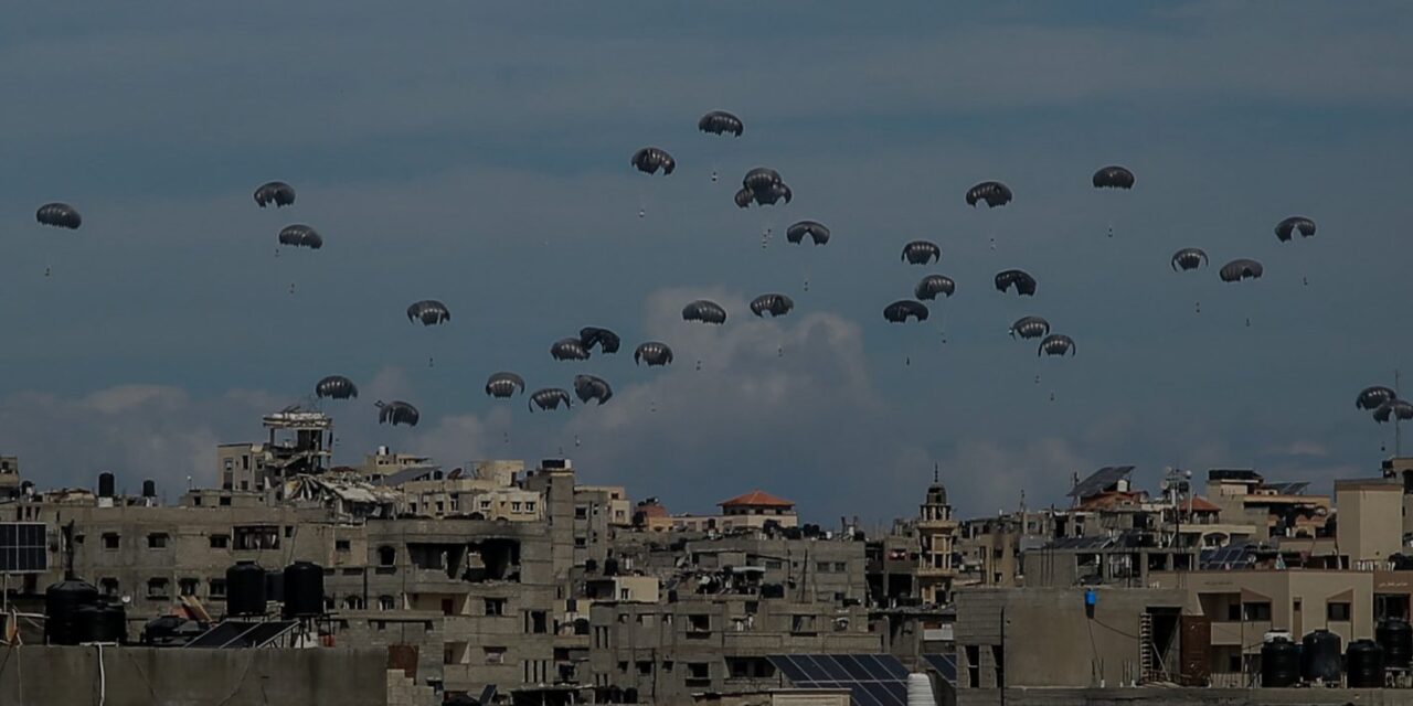 Una persona muere en Gaza al caerle ayuda humanitaria lanzada desde el aire