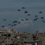 Una persona muere en Gaza al caerle ayuda humanitaria lanzada desde el aire