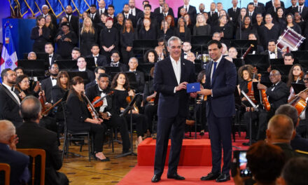 Gobierno de Luis Abinader presenta regrabación del himno nacional dominicano