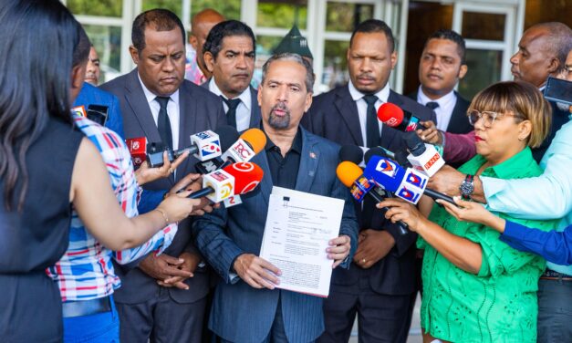 Efemérides Patrias formaliza acusación judicial contra los que ultrajaron el Himno Nacional