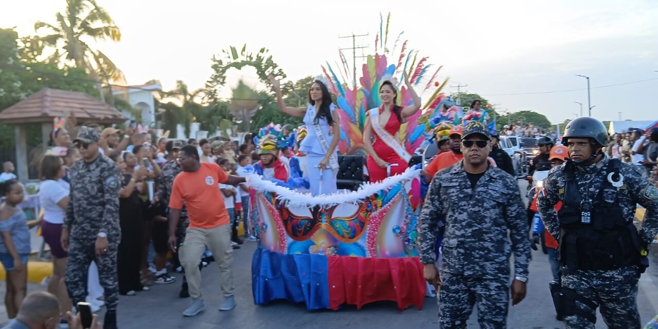 Policía Nacional y fuerzas agregadas garantizaron la seguridad en el Carnaval Barahona 2025