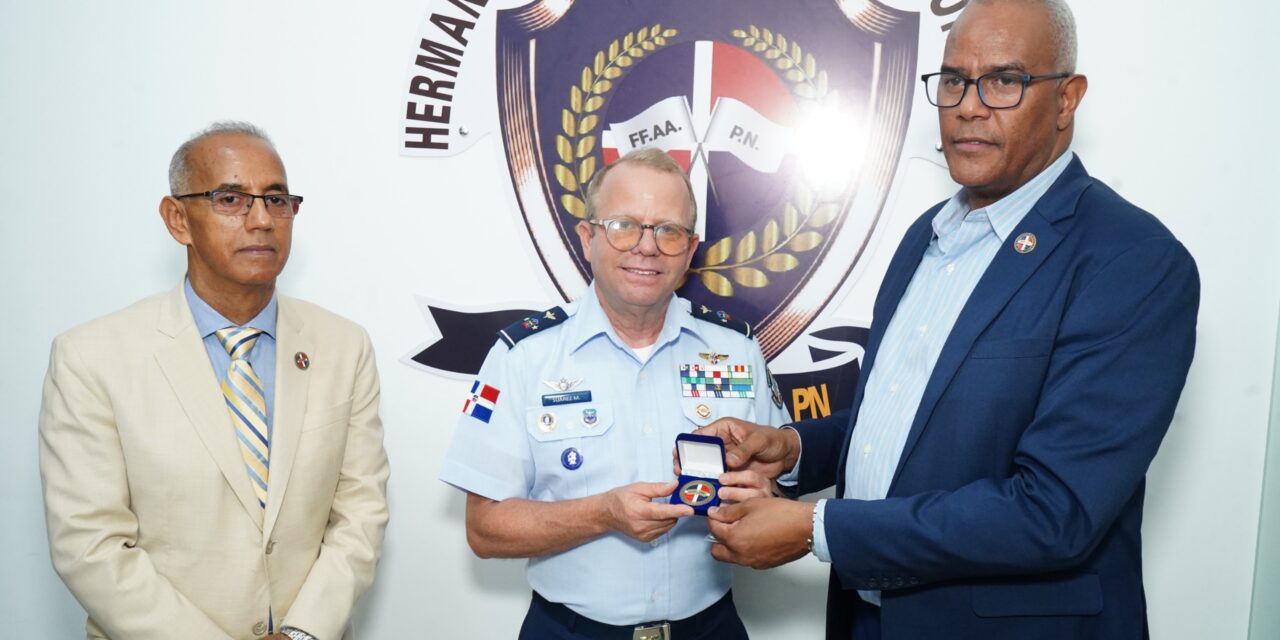 Comandante General de la Fuerza Aérea Visita La Hermandad de Veteranos