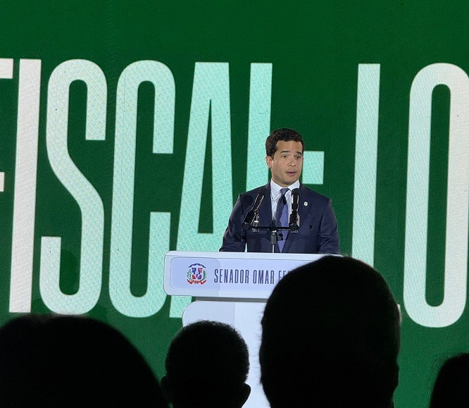 Senador presentó más de 15 proyectos de ley depositados en periodo 2024-25
