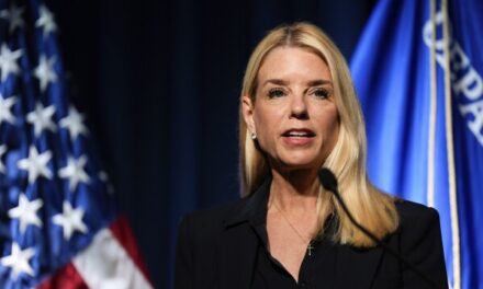 Washington duplica recompensa por captura de Maduro y Erik Prince hace contraoferta