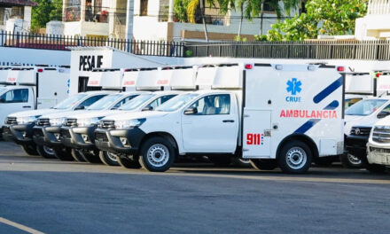 Primera entrega de ambulancias ensambladas por la Industria Militar Dominicana marca avance en autosuficiencia