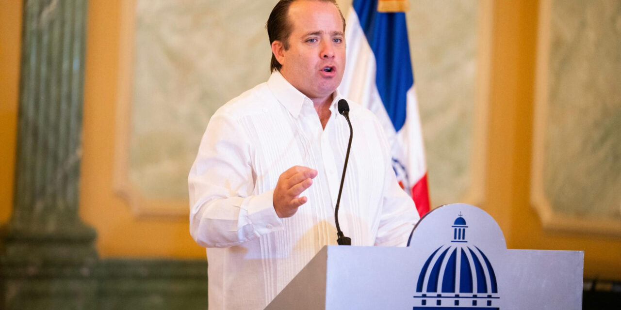 Gobierno promulga Ley 82-25 que fortalece el Plan Nacional de Titulación; elimina impedimento de libre disposición