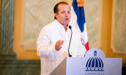 Gobierno promulga Ley 82-25 que fortalece el Plan Nacional de Titulación; elimina impedimento de libre disposición
