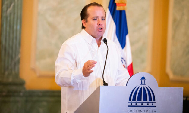 Gobierno promulga Ley 82-25 que fortalece el Plan Nacional de Titulación; elimina impedimento de libre disposición