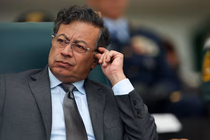 Rumbas, licor, mujeres de la calle y travestis: nuevos detalles turbios de los escándalos del presidente de Colombia, Gustavo Petro