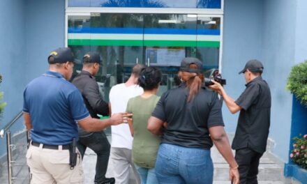 Policía apresa a pareja de esposos en Los Guandules, D.N, por la muerte de niña de 7 años víctima de maltrato infantil y barbarie en Los Guandules