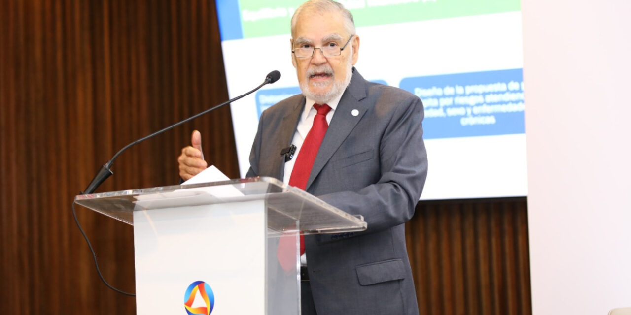 Miguel Ceara Hatton destaca logros y desafíos en el Seguro Familiar de Salud y en el de Riesgos Laborales
