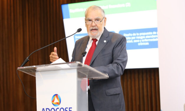 Miguel Ceara Hatton destaca logros y desafíos en el Seguro Familiar de Salud y en el de Riesgos Laborales