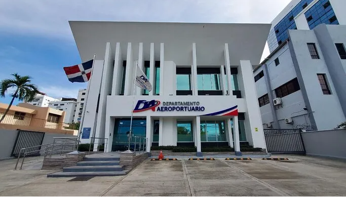 Comisión Aeroportuaria conoce informe sobre fallo eléctrico en Aeropuerto de las Américas y ordena a AERODOM al pago de US$ 5 millones de dólares