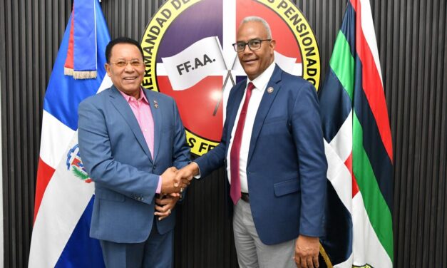 Mayor General Marte Martínez Visita Hermandad y conoce sobre museo de la identidad dominicana