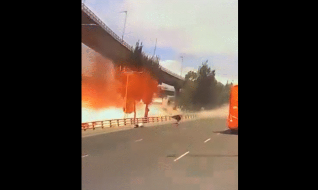 Al menos 25 muertos por explosión de camión de gas en México