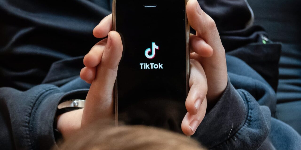 TikTok promueve la pornografía en los feeds de jóvenes de 13 años