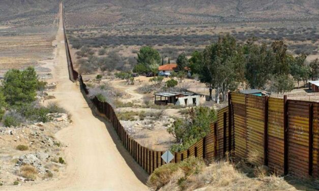 La administración Trump supervisa la menor cantidad de cruces fronterizos en 55 años