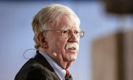 Bolton se declara inocente de los cargos de mal manejo de información clasificada