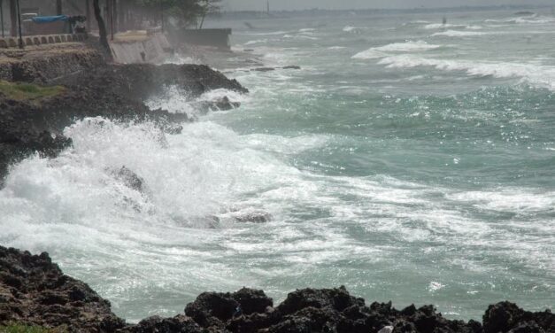 Melissa disminuye su velocidad de traslación