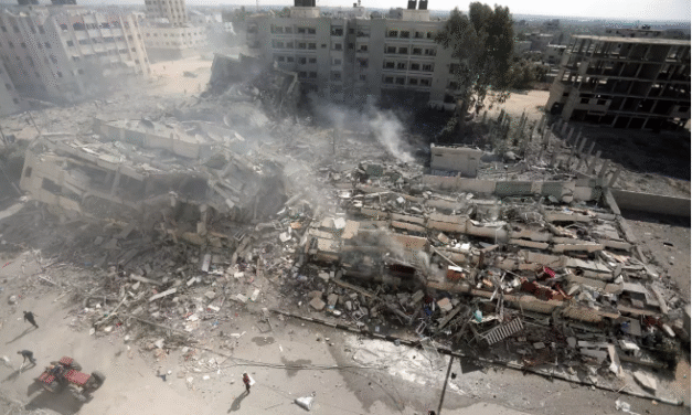 Israel lanza nuevos ataques en Gaza tras reafirmar su compromiso con el alto el fuego.