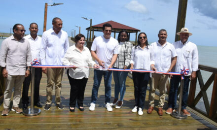 David Collado entrega reconstruido muelle turístico de Miches
