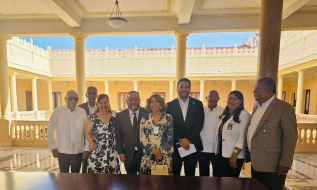 A solicitud del Consejo de Apoyo a Jarabacoa, el presidente constitucional de la República Dominicana Luis Rodolfo Abinader Corona realizan encuentro en el Palacio Nacional.