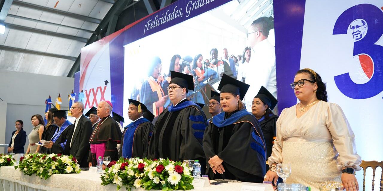 UCATEBA inviste 384 nuevos profesionales en su XXX Graduación Ordinaria, en el marco de su 30 aniversario