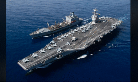 EE.UU. envía portaaviones a Sudamérica ante intensificación de ataques narcotraficantes