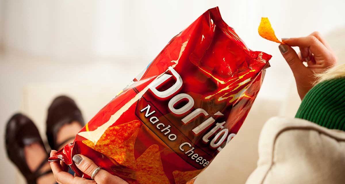 Adolescente esposado después de que una IA confundiera una bolsa de papas fritas con un arma
