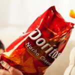 Adolescente esposado después de que una IA confundiera una bolsa de papas fritas con un arma