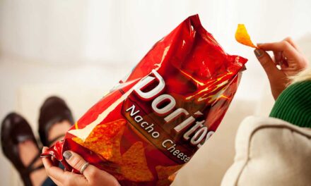 Adolescente esposado después de que una IA confundiera una bolsa de papas fritas con un arma