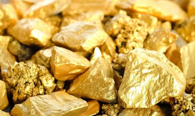 El oro se acerca a los 4,400 dólares la onza