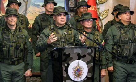 Venezuela moviliza fuerzas mientras un portaaviones estadounidense entra en el Caribe, aumentando las tensiones.