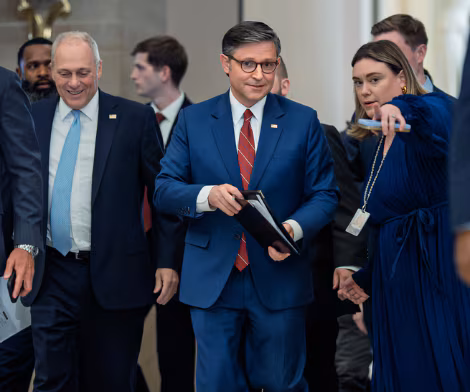 EE.UU: La Cámara de Representantes aprueba un proyecto de ley para poner fin al cierre histórico y envía la medida a Trump.