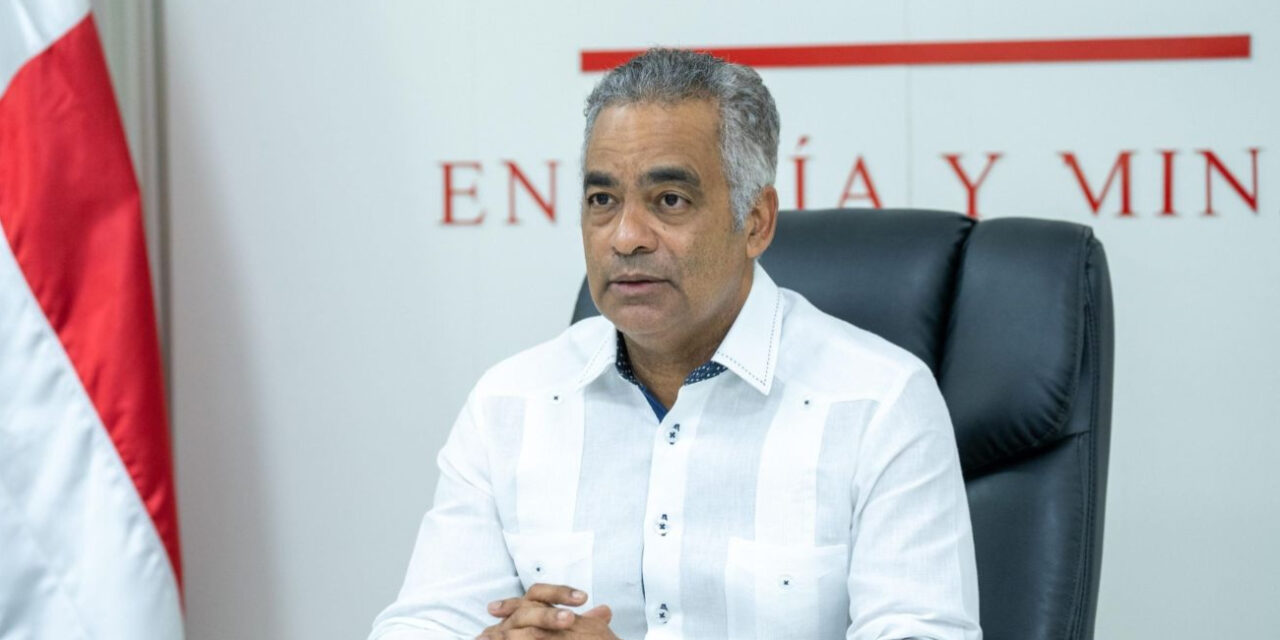 Ministro de Energía y Minas, Joel Santos informa restablecimiento del sistema de generación nacional