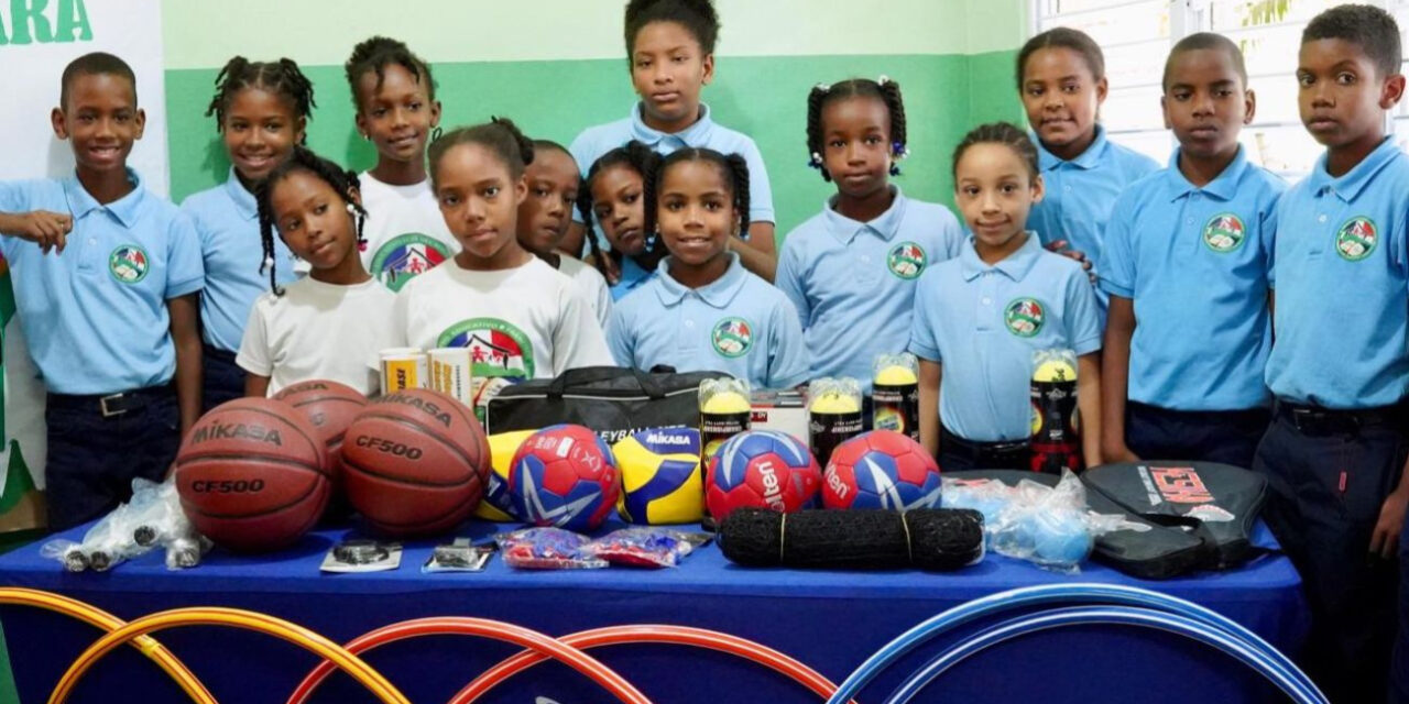 Inefi remodela canchas y entrega utilería deportiva en San Cristóbal