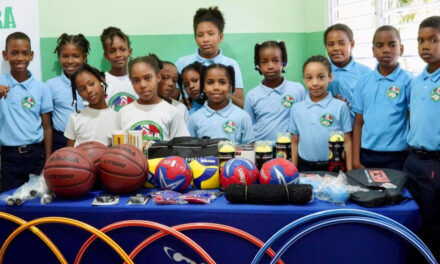 Inefi remodela canchas y entrega utilería deportiva en San Cristóbal