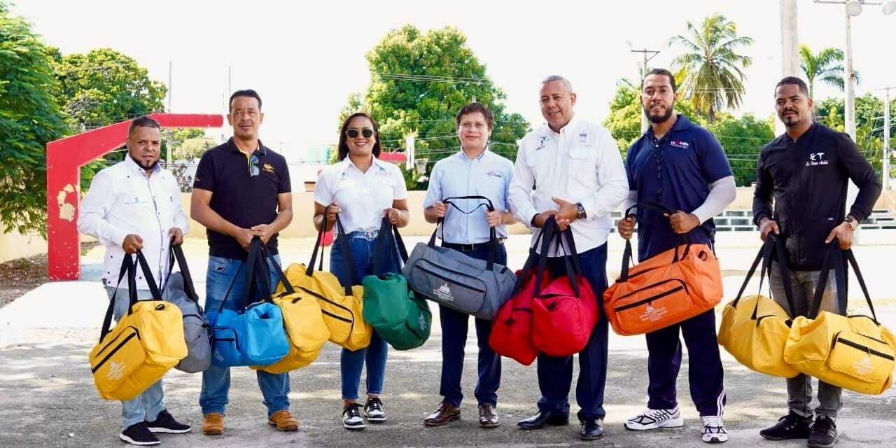 El Inefi realiza  jornada de entrega de utilería deportiva en Santiago de los Caballeros